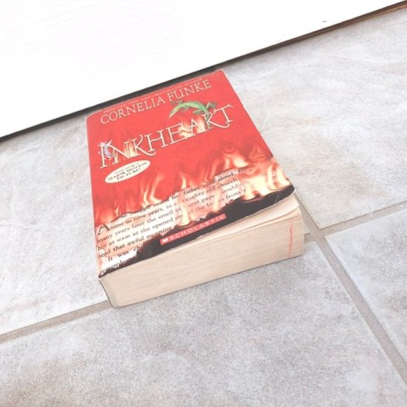 Book INKHEART and INKSPELL by Cornella Funke - Picture 11 of 12